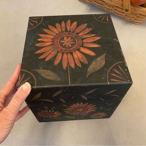 🍎 GUC Lang Primitives Square Sunflowers Box by Susan Winget